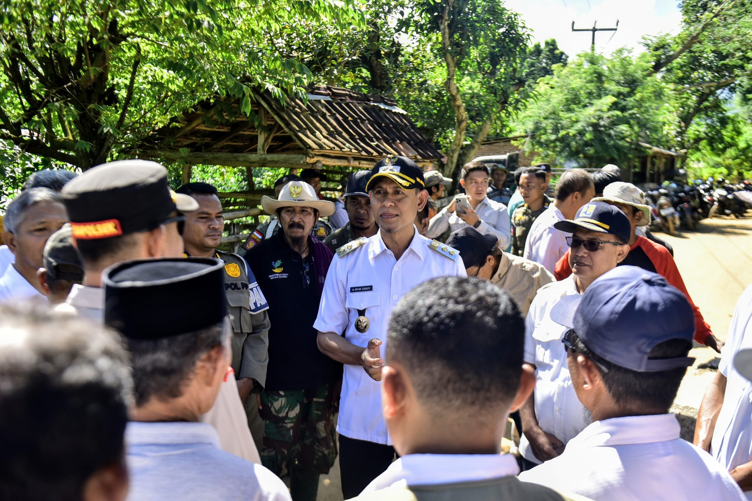 Inspeksi Kerusakan Jalan di Madapangga, Wabup dr.H. Irfan PUPR Segera Tangani
