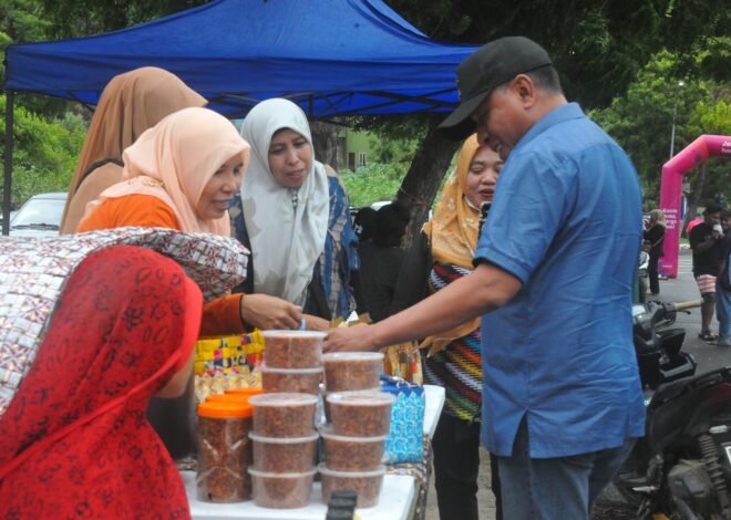 Hadiri Pasar Sore Kalaki, Bupati Bima Kunjungi Lapak UMKM